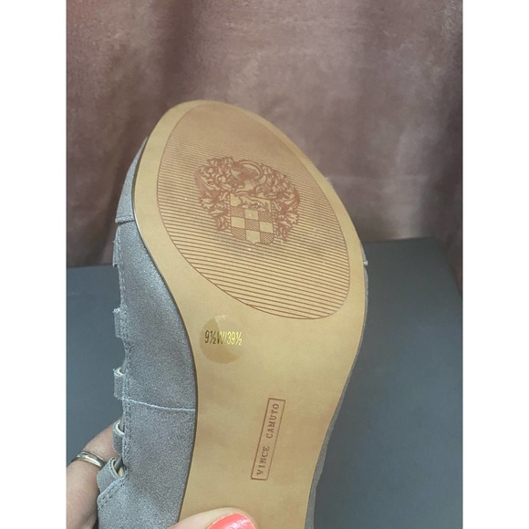 Vince Camuto Silver Metallic Leather Sandals NIB - Picture 3 of 4